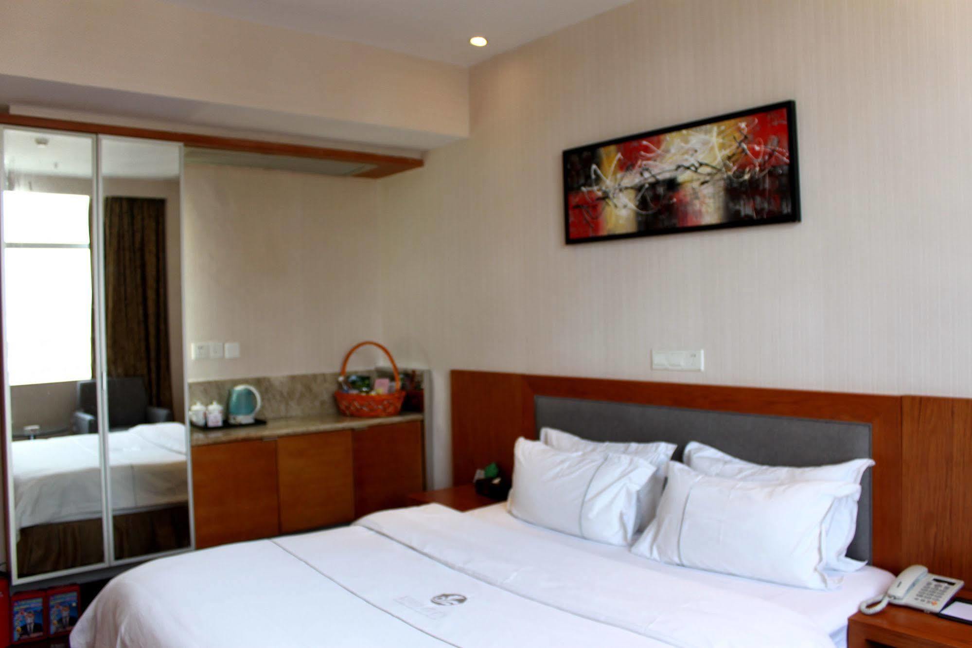Insail Hotels Canton Extérieur photo